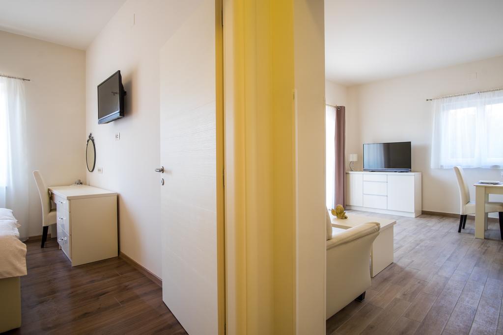 Valdesara Apartment Malinska Exterior photo