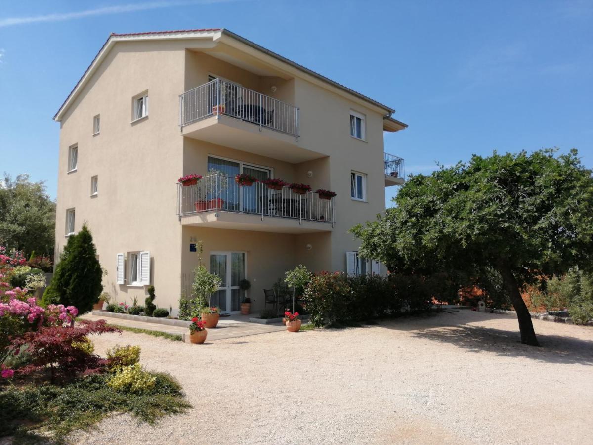 Valdesara Apartment Malinska Exterior photo